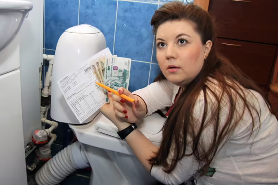 оплачивать коммунальные услуги